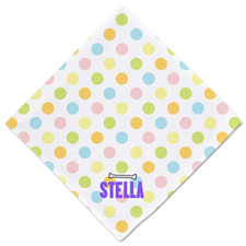 Bandana con patrón de puntos coloridos. Nombre personalizable. Tamaño: 50.8 cm