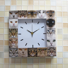 Reloj personalizado con collage de 16 fotografías en blanco