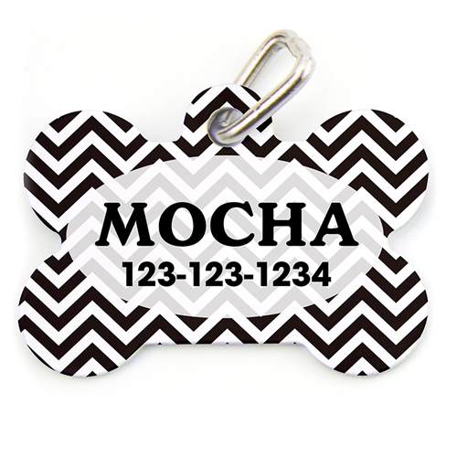 Placa de perro personalizada (por una cara) con forma de hueso y fondo de greca en blanco y negro