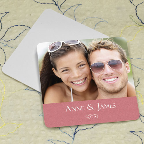 Portavasos de cartón personalizado con fotografía cuadrada en color rosa texturizado