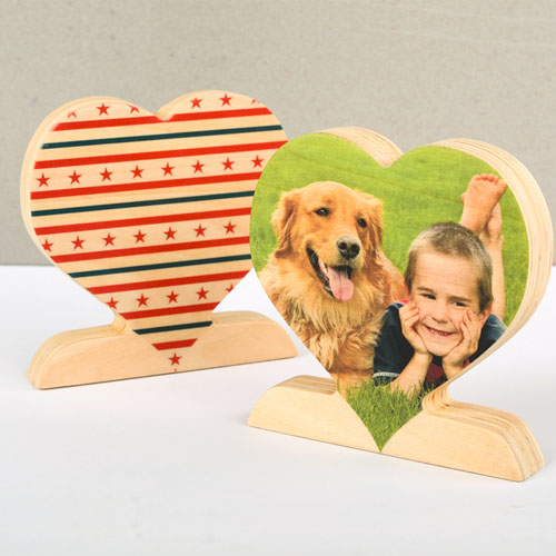 Decoración personalizada de madera con estrellas y rayas para el corazón.