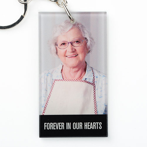 Llavero rectangular acrílico personalizado negro estandarte