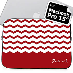Nombre personalizado Funda roja Chevron Macbook Pro 15 (2015)